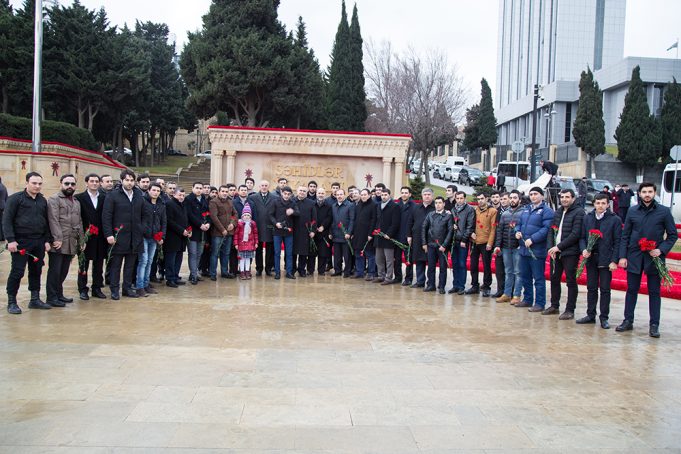 Gəncliyə Yardım Fondunun Kollektivi Şəhidlər Xiyabanını Ziyarət Edib