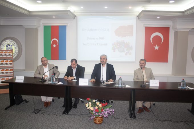 “Şəxsiyyət Dili və Liderlik” kitabının Gəncliyə Yardım Fondunda Təqdimat Mərasimi Keçirildi