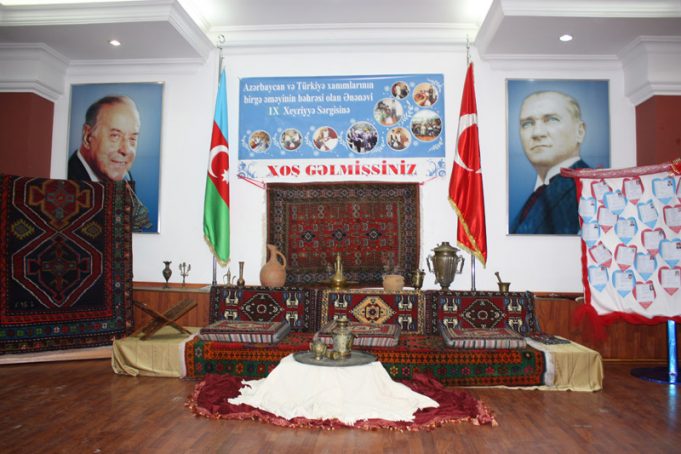 Azərbaycan və Türkiyə xanımlarının birgə əməyinin bəhrəsi olan ənənəvi IX əl işləri Xeyriyyə Sərgisinin açılış mərasimi keçirildi