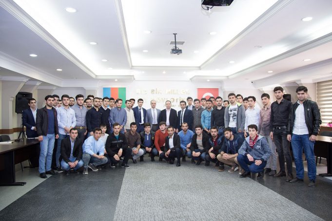 GYF-də Azərbaycanda Tanınmış Biznes Konsultant, Peşəkar idarəçi Fəxri Ağayevlə Gənclərin Görüşü Oldu