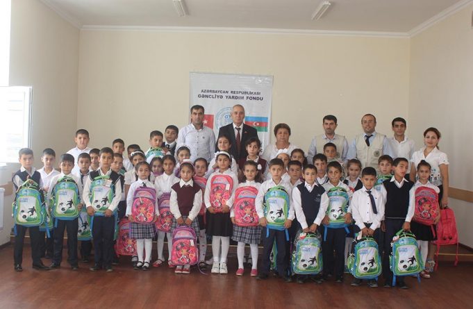 Bilik Günündə Şagirdlər Sevindi