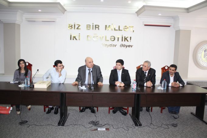 GYF-də Gənclər yazıçı Çingiz Abdullayev ilə görüşüb