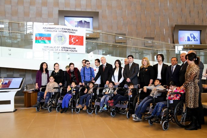 Şəmkir rayonunda fiziki qüsurlu uşaqlara əlil arabası verildi