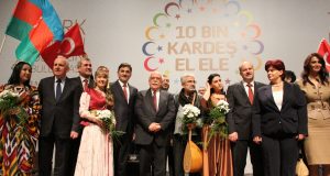 On Min Qardaş “Əl-Ələ”