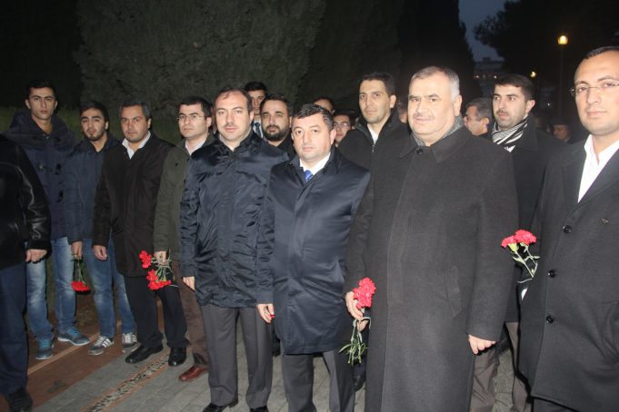 Ümummilli Lider Heydər Əliyevin məzarı ziyarət edildi