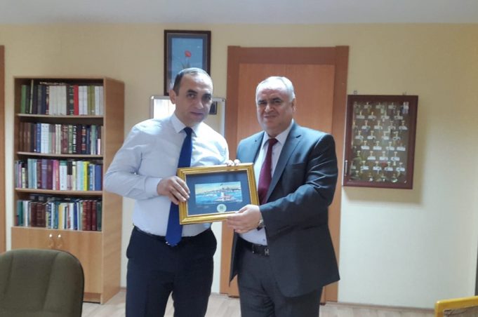 Gəncliyə Yardım Fondunun Prezidenti Azərbaycan İlahiyyat İnstitutunun Rektoru ilə Görüşüb