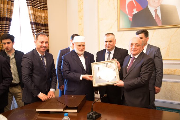 Dini Qurumlarla İş üzrə Dövlət Komitəsinin Sədri Mübariz Qurbanlı Osman Nuri Topbaşla Görüşüb