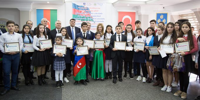 “Mənim Bayrağım” Mövzusunda Keçirilən İnşa Yazı və Şeir Müsabiqəsinin Qalibləri Mükafatlandırıldı