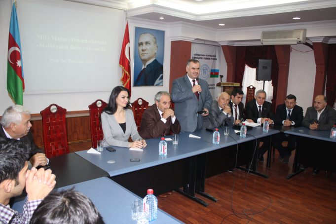 Türkiyəli professor Nurullah Gənc “Gəncliyə Yardım Fondun” da olub