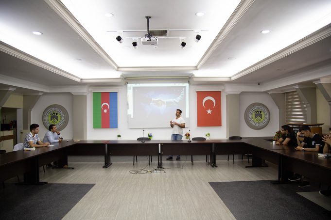 Gənclər GYF-də Natiqlik Qabiliyyətlərini İnkişaf Etdirir