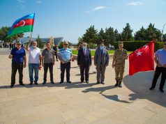Bakı şəhərinin azad edilməsinin 102 illiyi ilə əlaqədar Türk Şəhidliyi ziyarət olunub
