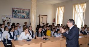 Orta Məktəblərdə Radikalizmin Zərərləri Haqqında Maarifləndirmə Tədbirləri Davam Edir