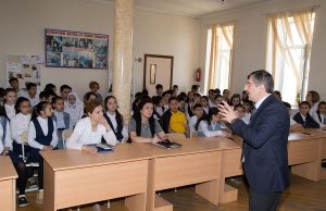 Orta Məktəblərdə Radikalizmin Zərərləri Haqqında Maarifləndirmə Tədbirləri Davam Edir