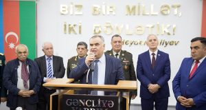 Gəncliyə Yardım Fondunda “Çiçəklənən Azərbaycan” Adlı Sərgi Açılıb