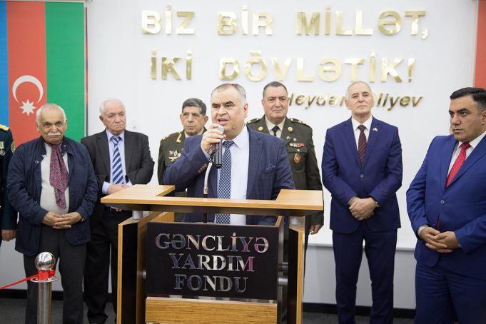 Gəncliyə Yardım Fondunda “Çiçəklənən Azərbaycan” Adlı Sərgi Açılıb