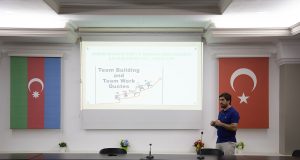 GYF-də Tələbələr Üçün Maraqlı Seminarlar Davam Edir