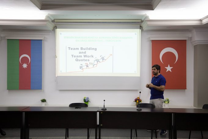 GYF-də Tələbələr Üçün Maraqlı Seminarlar Davam Edir