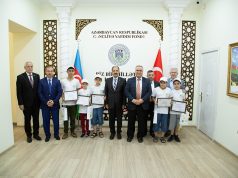 Doç. Dr. Cahit Bağcı Gəncliyə Yardım Fondunu ziyarət edib.