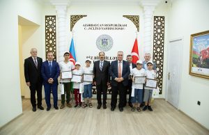 Doç. Dr. Cahit Bağcı Gəncliyə Yardım Fondunu ziyarət edib.