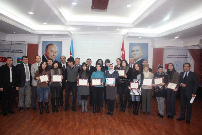 Millət vəkilləri tələbələrimizi nailiyyətlərinə görə təbrik etdilər