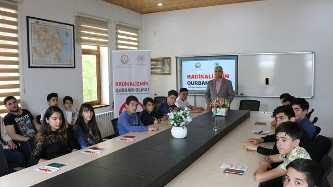 Şəkidə “Radikalizmin Qurbanı Olma!” Devizi Altında Təlim Keçirilib