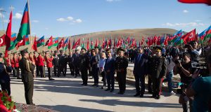 GYF-Rəhbərliyi Bakının Azad Edilməsinin 101-ci İldönümü Münasibəti Təşkil Edilən Yürüşdə İştirak Edib