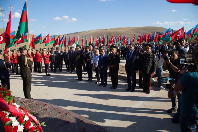 GYF-Rəhbərliyi Bakının Azad Edilməsinin 101-ci İldönümü Münasibəti Təşkil Edilən Yürüşdə İştirak Edib