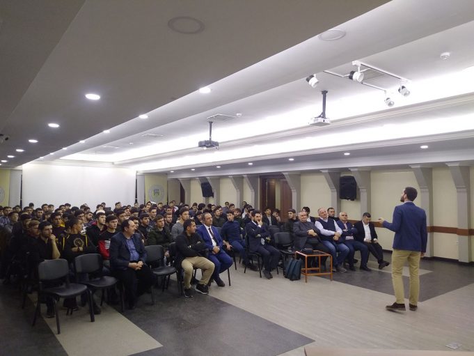 TRT-nin Mütəxəssisi GYF-də Gənclərlə Görüşdü