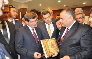 “Qardaş Köməyi” T.C. Xarici İşlər Naziri Əhməd Davudoğluya Təqdim Edildi