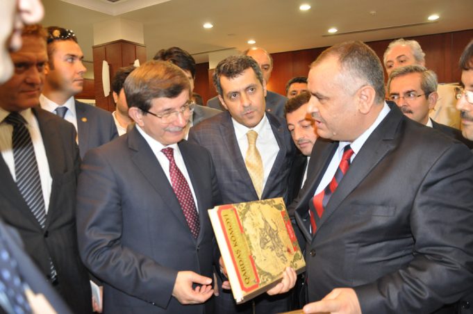 “Qardaş Köməyi” T.C. Xarici İşlər Naziri Əhməd Davudoğluya Təqdim Edildi