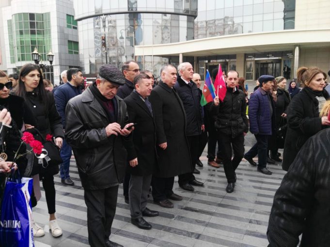 Gəncliyə Yardım Fondunun Əməkdaşları Xocalı Abidəsini Ziyarət Edib