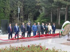 QHT təmsilçiləri Ümummilli Lider Heydər Əliyevin məzarını ziyarət ediblər