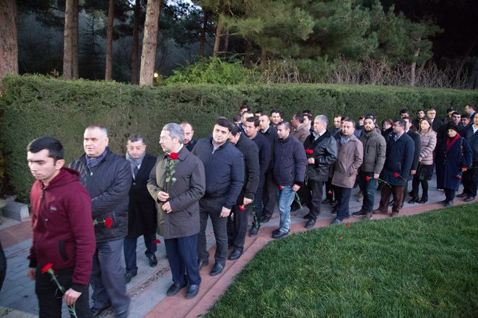 Ümummilli Lider Heydər Əliyevin məzarı ziyarət edildi
