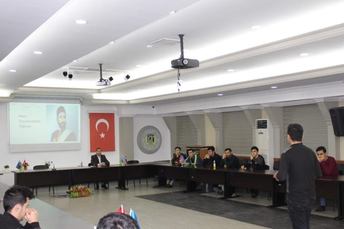 Kitab Klubunun Üzvləri H.Z.Tağıyev Kitabını Müzakirə Ediblər