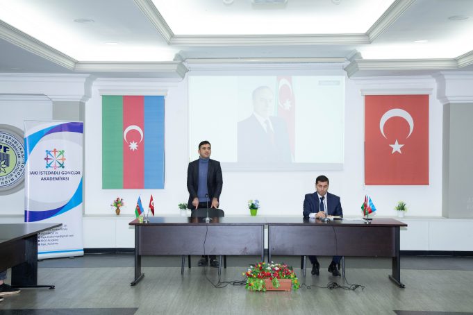 Gəncliyə Yardım Fondunda Ümummilli Lider Heydər Əliyevin Anım Günü Keçirildi