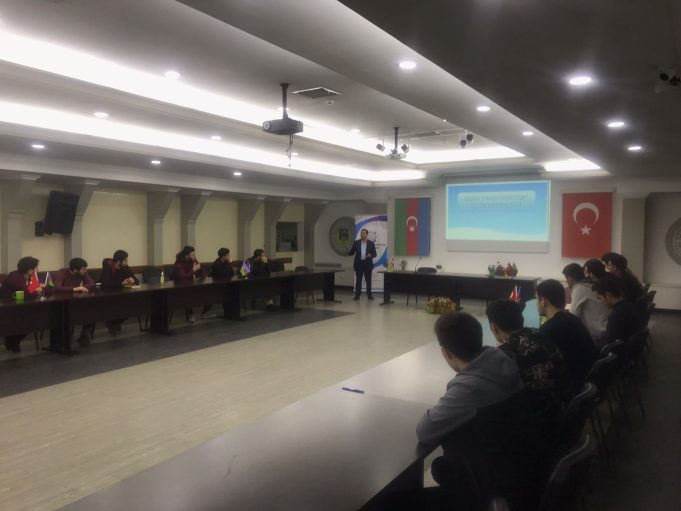 GYF-də “Bədən Dili” Seminarı Keçirilib