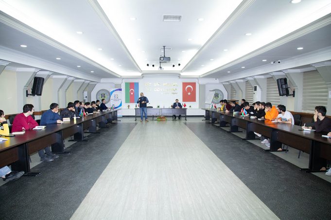 GYF-də “Uğur və Natiqlik” Adlı Seminar Keçirilib