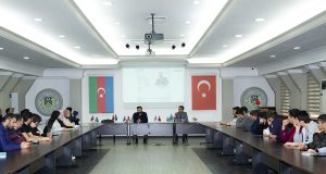 Məşhur Yazıçı Rövşən Abdullaoğlu GYF-də Tələbələrlə Görüşüb