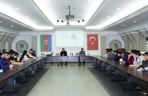 Məşhur Yazıçı Rövşən Abdullaoğlu GYF-də Tələbələrlə Görüşüb