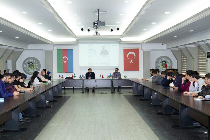 Məşhur Yazıçı Rövşən Abdullaoğlu GYF-də Tələbələrlə Görüşüb