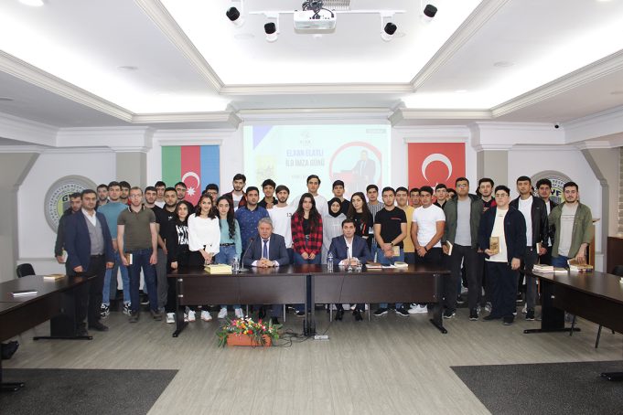 Məşhur Yazıçı Elxan Elatlı Gəncliyə Yardım Fondunda Tələbələrlə Görüşdü