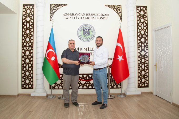 Dünya Etnospor Konfederasyonu Təcrübə Mərkəzinin Müdiri Gəncliyə Yardım Fondunun Qonağı Olub