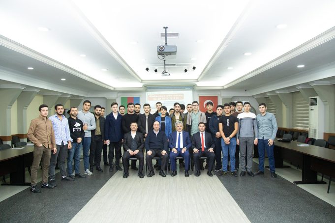 BİGA-da Gələcəyə Yön Verən Gənclik Adlı Seminar Keçirildi