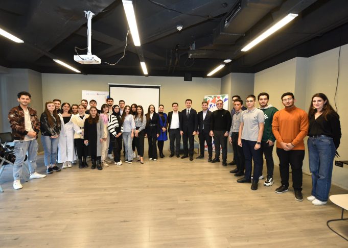 Azərbaycan Reallıqlarının Beynəlxalq Aləmdə Tanıdılmasında Gənclərin Roluna Həsr Olunmuş Görüş Keçirilib