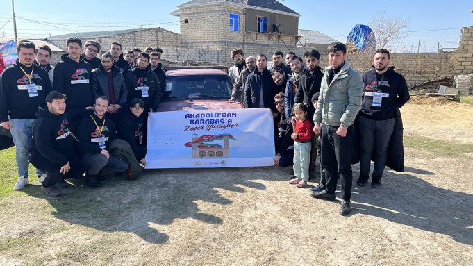 “Anadoludan Qarabağa Zəfər Yürüyüşü”nün İştirakçıları Köhnə Maşınla Yardım Aparan Sərvər Bəşirli İlə Görüşüblər