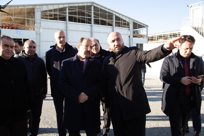 Türkiyənin Azərbaycandakı Səfiri Cahit Bağcı “Qardaş Köməyi” Platformasının Yardım Toplama Məntəqəsini Ziyarət Edib