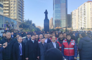 Gəncliyə Yardım Fondunun Nümayəndələri Xocalı Abidəsini Ziyarət Edib