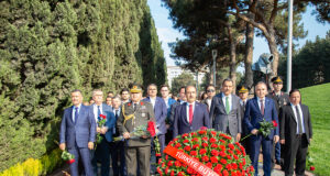 GYF Rəhbərliyi Ümummilli Lider Heydər Əliyevin Məzarını Ziyarət Edib