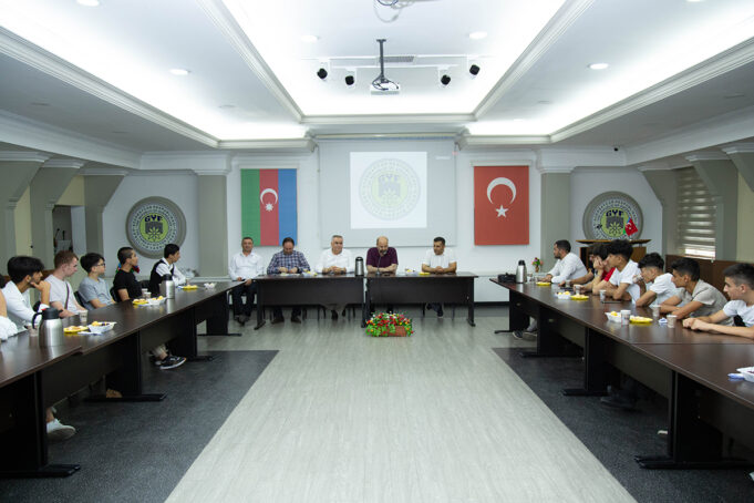 İntellektual İnkişaf Naminə İB-nin Könüllüləri GYF-ni Ziyarət Etdi