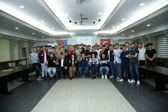 Gəncliyə Yardım Fondunda “Natiqlik Və Uğur” Təlimi Keçirilib